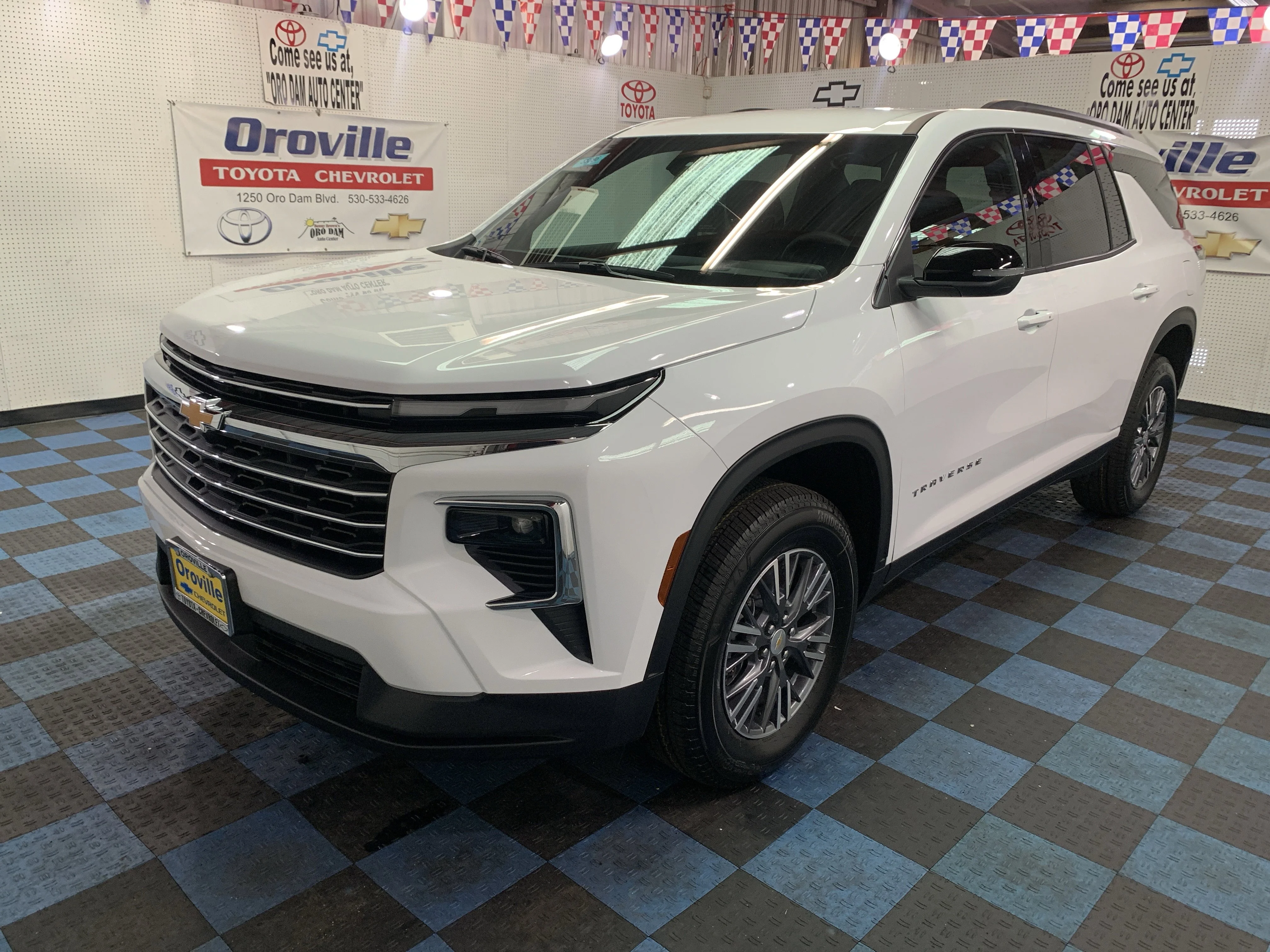 2026 Chevrolet Traverse FWD LT's photo