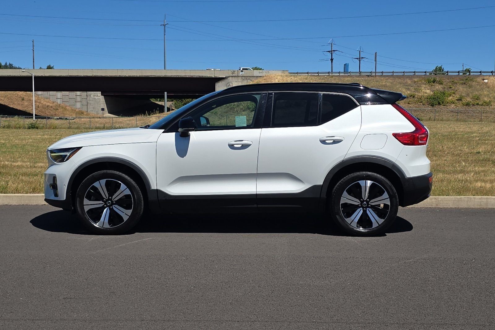 Used 2023 White Volvo Twin Plus image 6