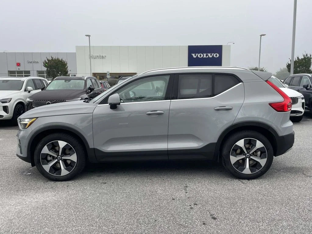 Certified Used 2025 Vapour Grey Volvo Plus image 25