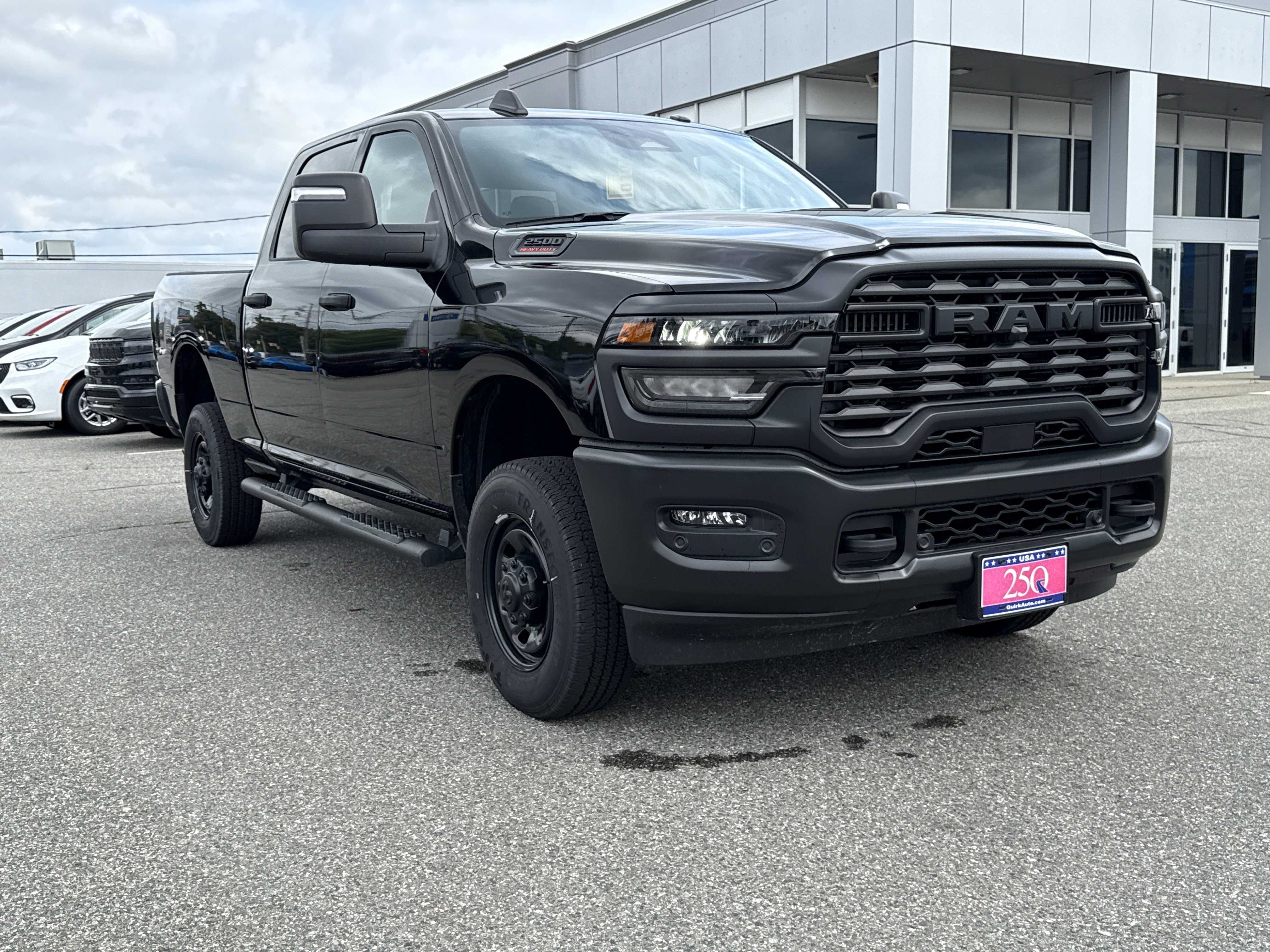 New 2026 Diamond Black Crystal Pearl-Coat Exterior Paint RAM Tradesman image 9