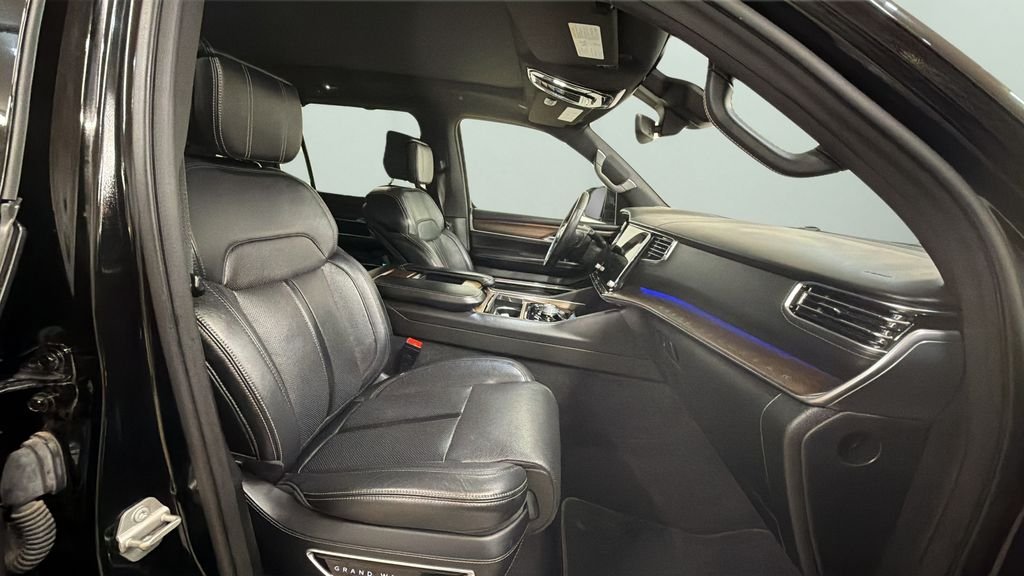 Used 2024 Black Jeep L image 9
