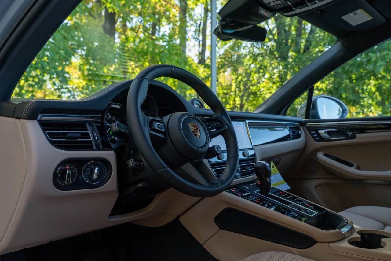 Used 2026  Porsche  image 4
