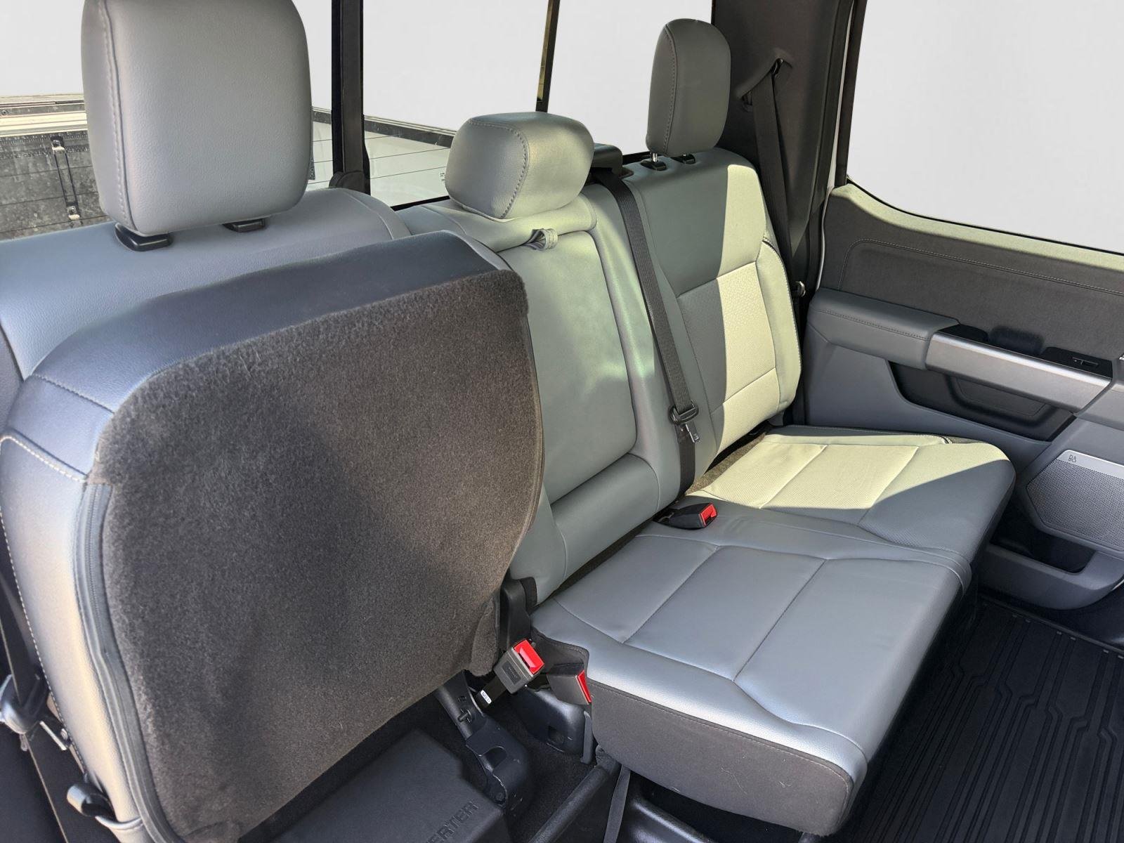 Used 2023 Oxford White Ford LARIAT image 21
