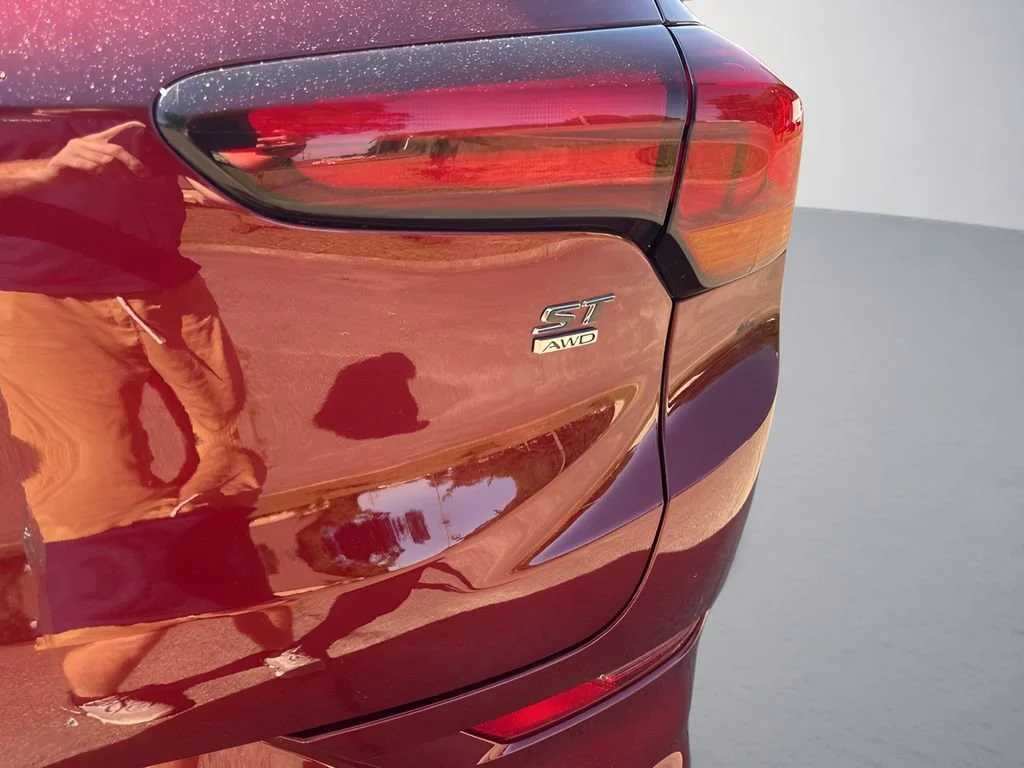 Used 2023 Cinnabar Metallic Buick Select image 30