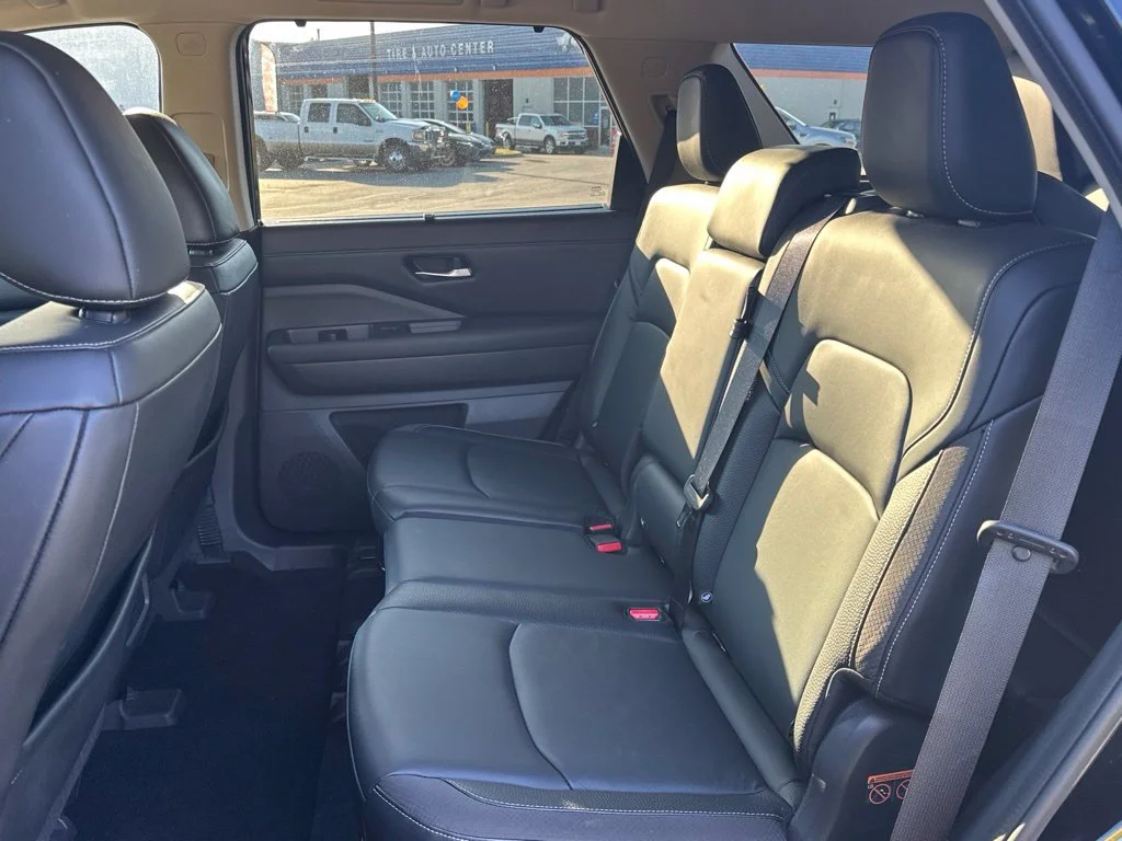 Used 2022 Black Nissan SL image 5