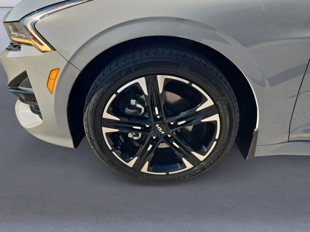 Used 2023 Wolf Gray Kia GT-Line image 10