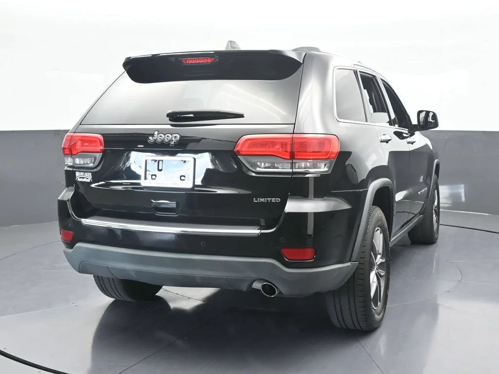 Used 2017 Diamond Black Crystal Pearlcoat Jeep Limited image 5