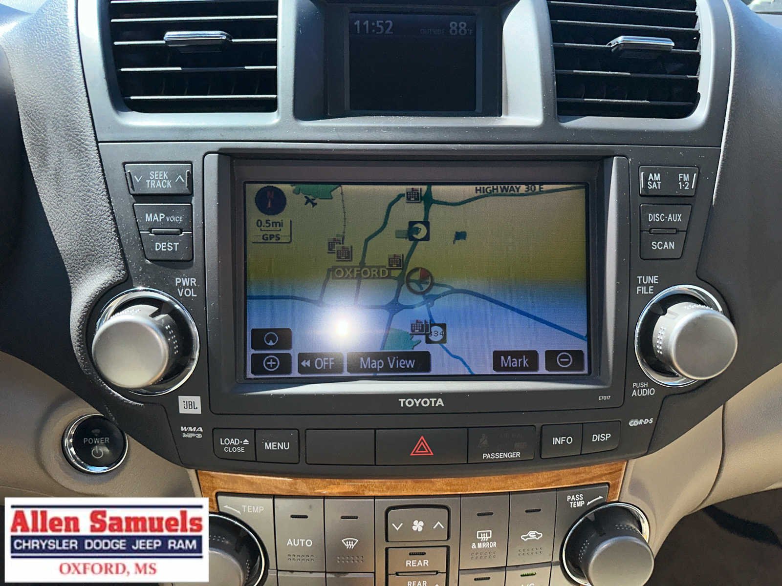 Used 2010 Blizzard Pearl Toyota Limited w/3rd Row image 26