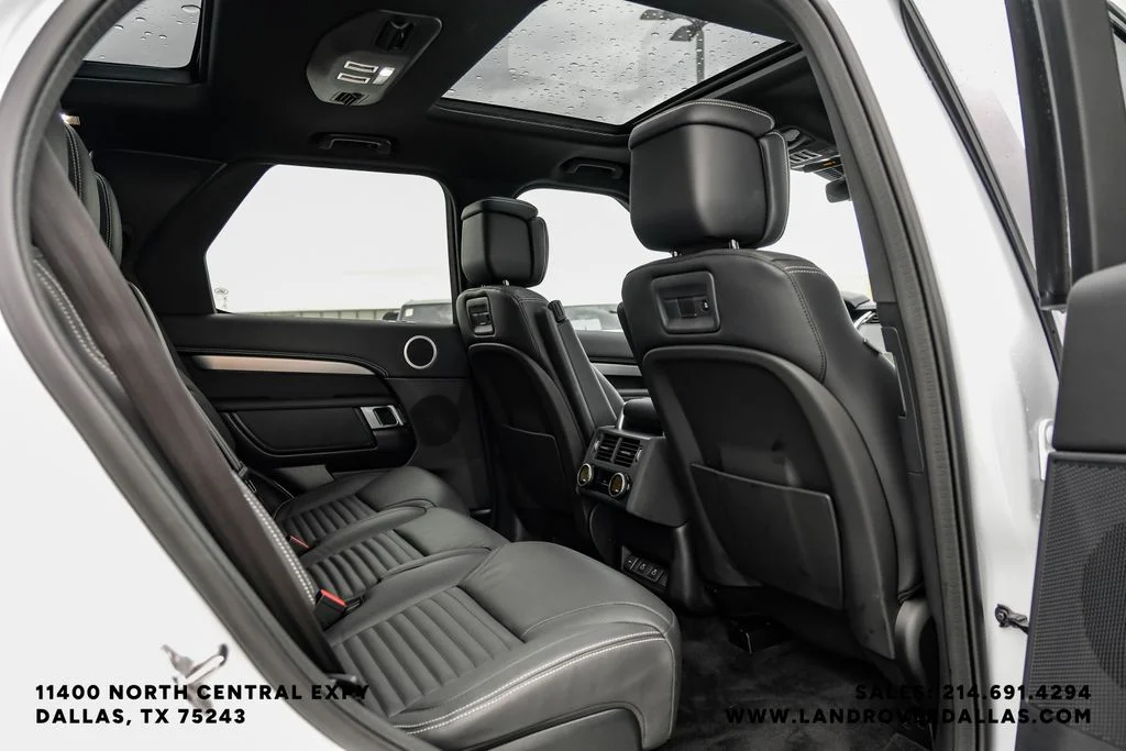 Used 2025 White Land Rover Dynamic SE image 36