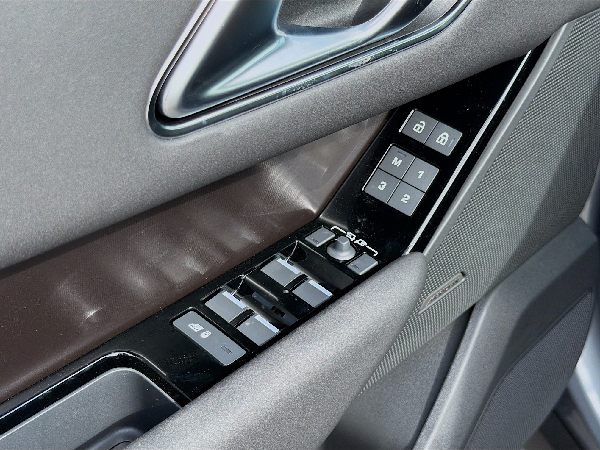 New 2026 Zadar Grey Land Rover Dynamic SE image 22
