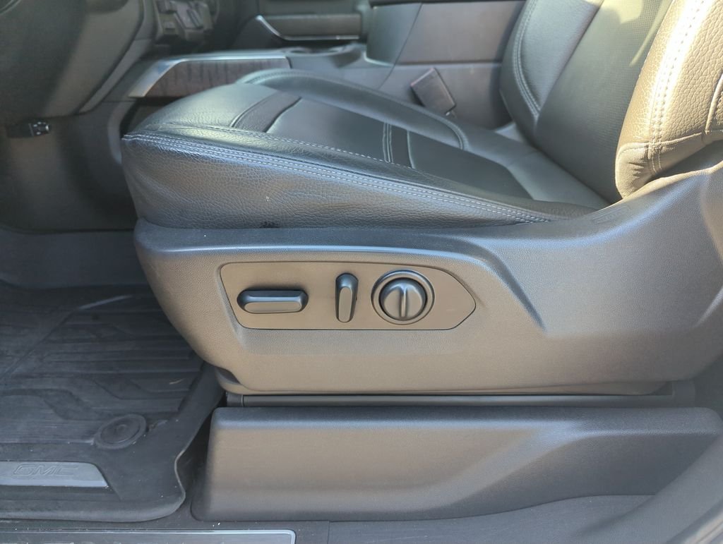 Used 2021 White GMC Denali image 12