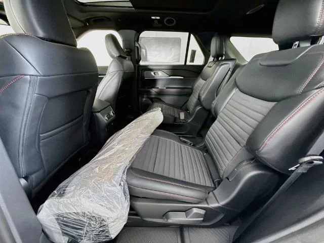 New 2026 Star White Metallic Tri-Coat Ford ST-Line image 61