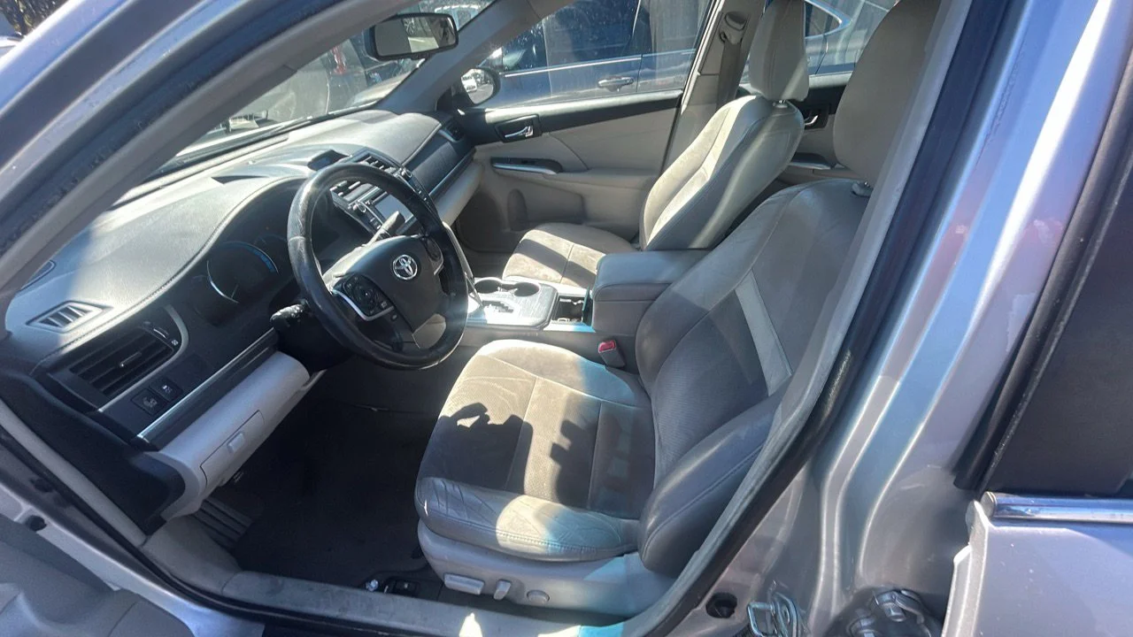 Used 2014 Silver Toyota XLE image 3