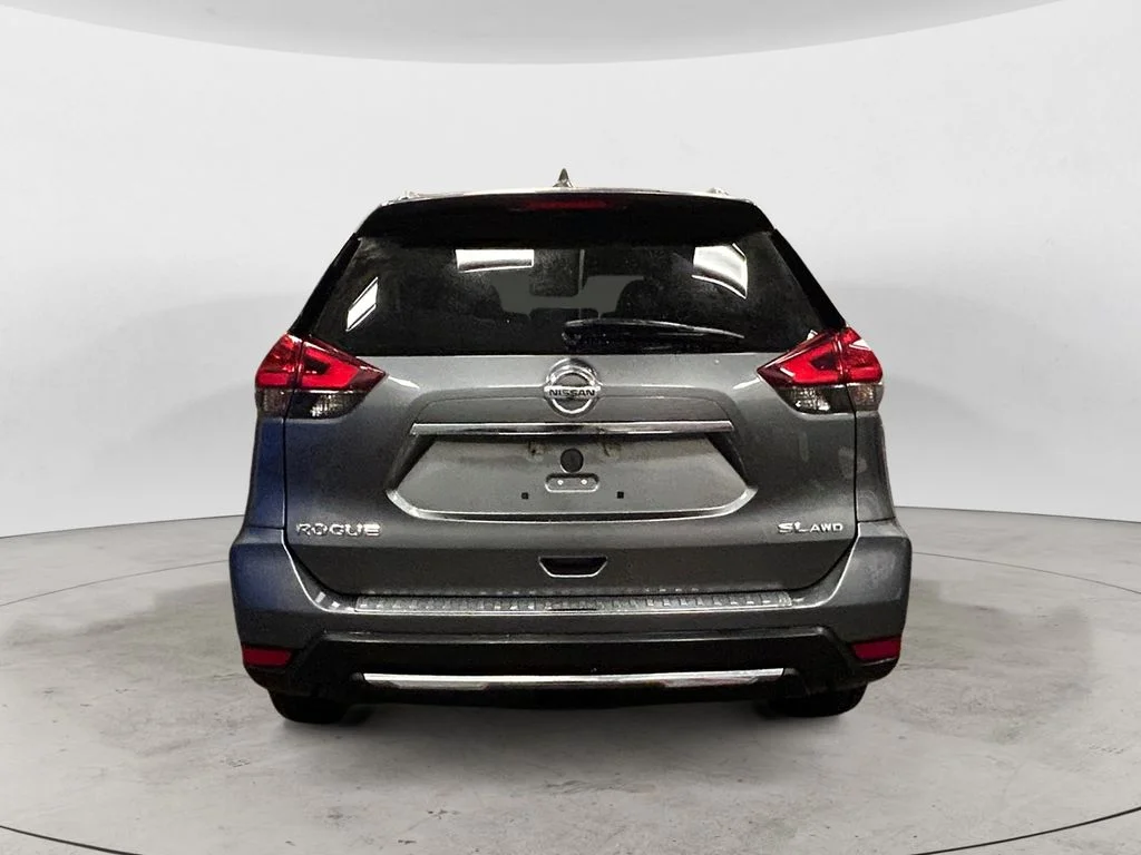 Used 2017 Gun Metallic Nissan  image 5