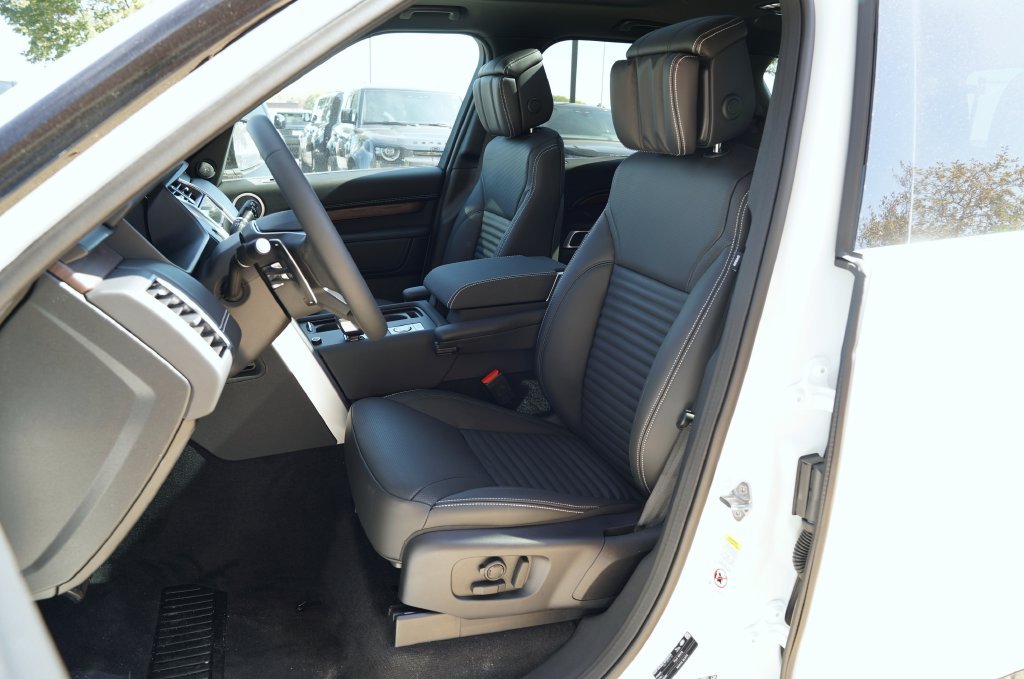 New 2026 Fuji White Land Rover Dynamic SE image 12