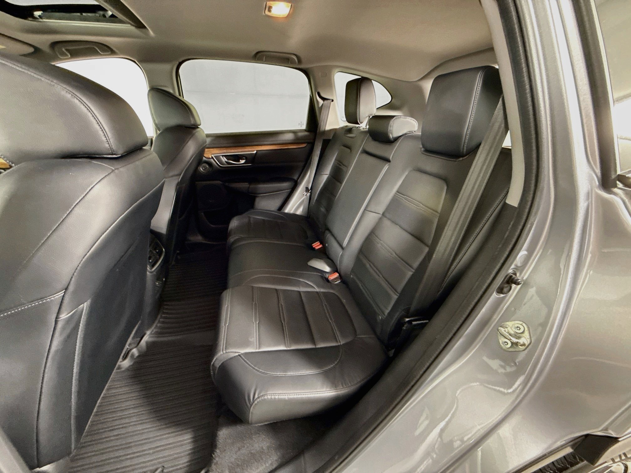 Used 2020 Lunar Silver Metallic Honda Touring image 25