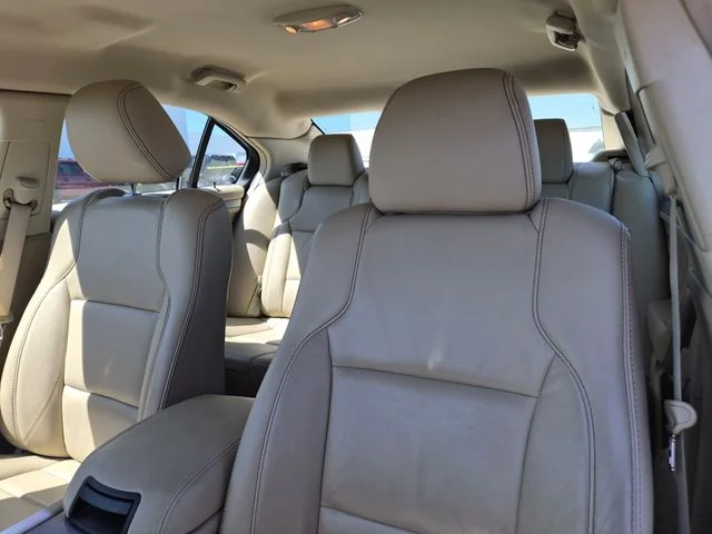 Used 2018 White Ford SEL image 9