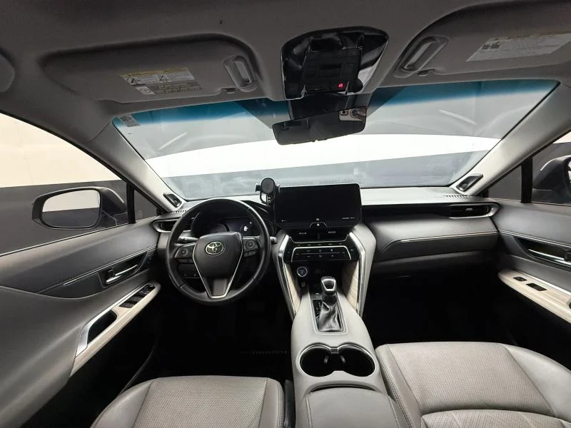 Used 2021  Toyota Limited Sport Utility 4D image 22
