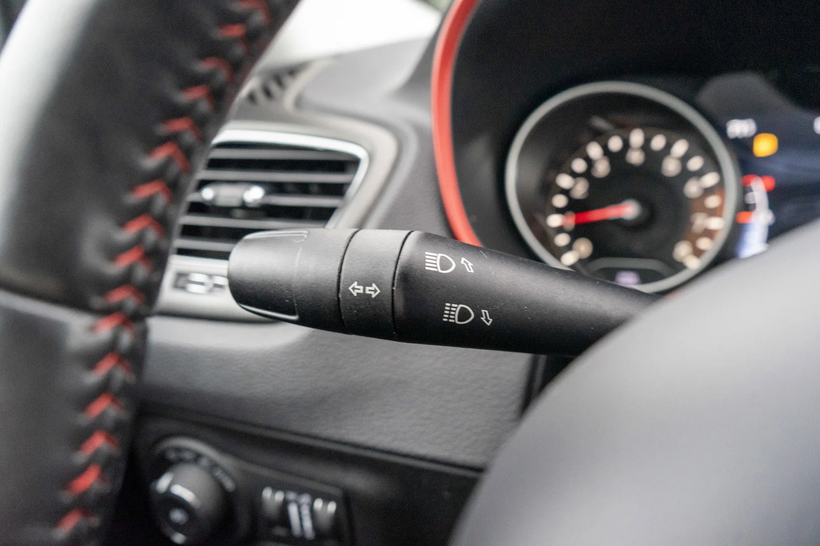 Used 2019 Diamond Black Crystal Pearlcoat Jeep Trailhawk image 25