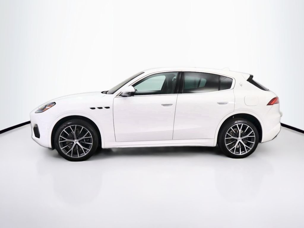 Used 2025 Bianco Astro Metallic Maserati Base image 8
