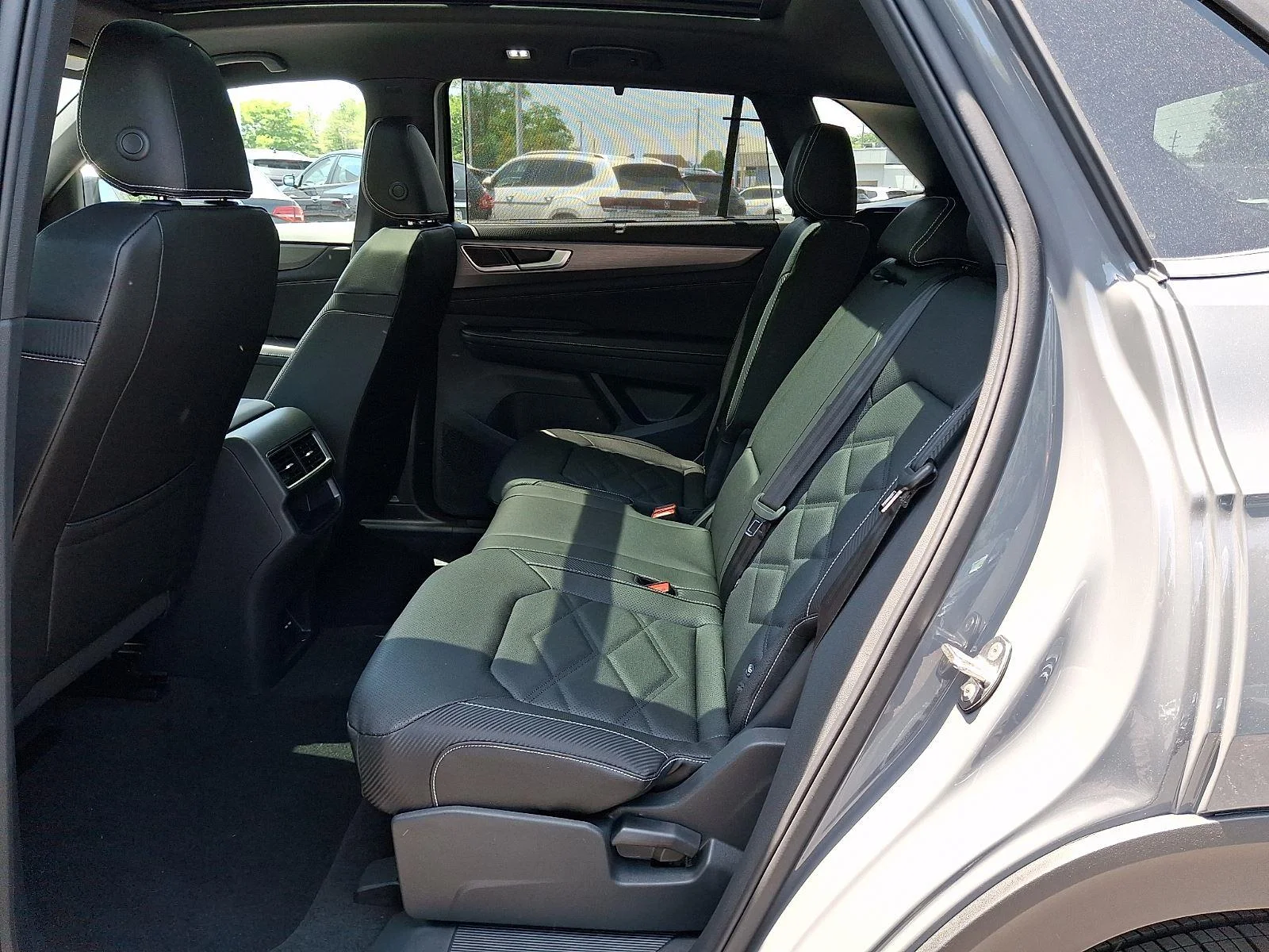 New 2026 J2J2/PUREGRAY Volkswagen 2.0T SE w/Technology image 9