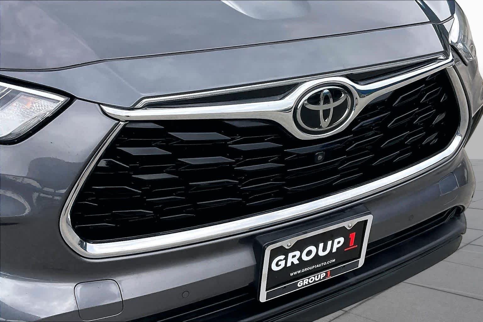 Used 2022 Magnetic Gray Metallic Toyota Limited image 32