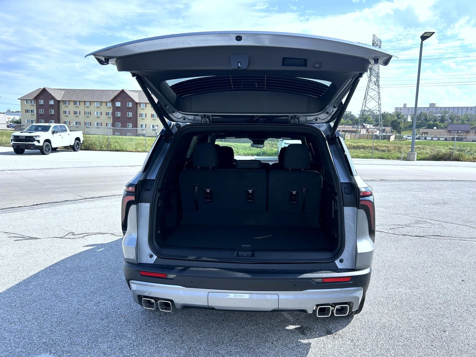 2027 Chevrolet Traverse LT - Photo 23