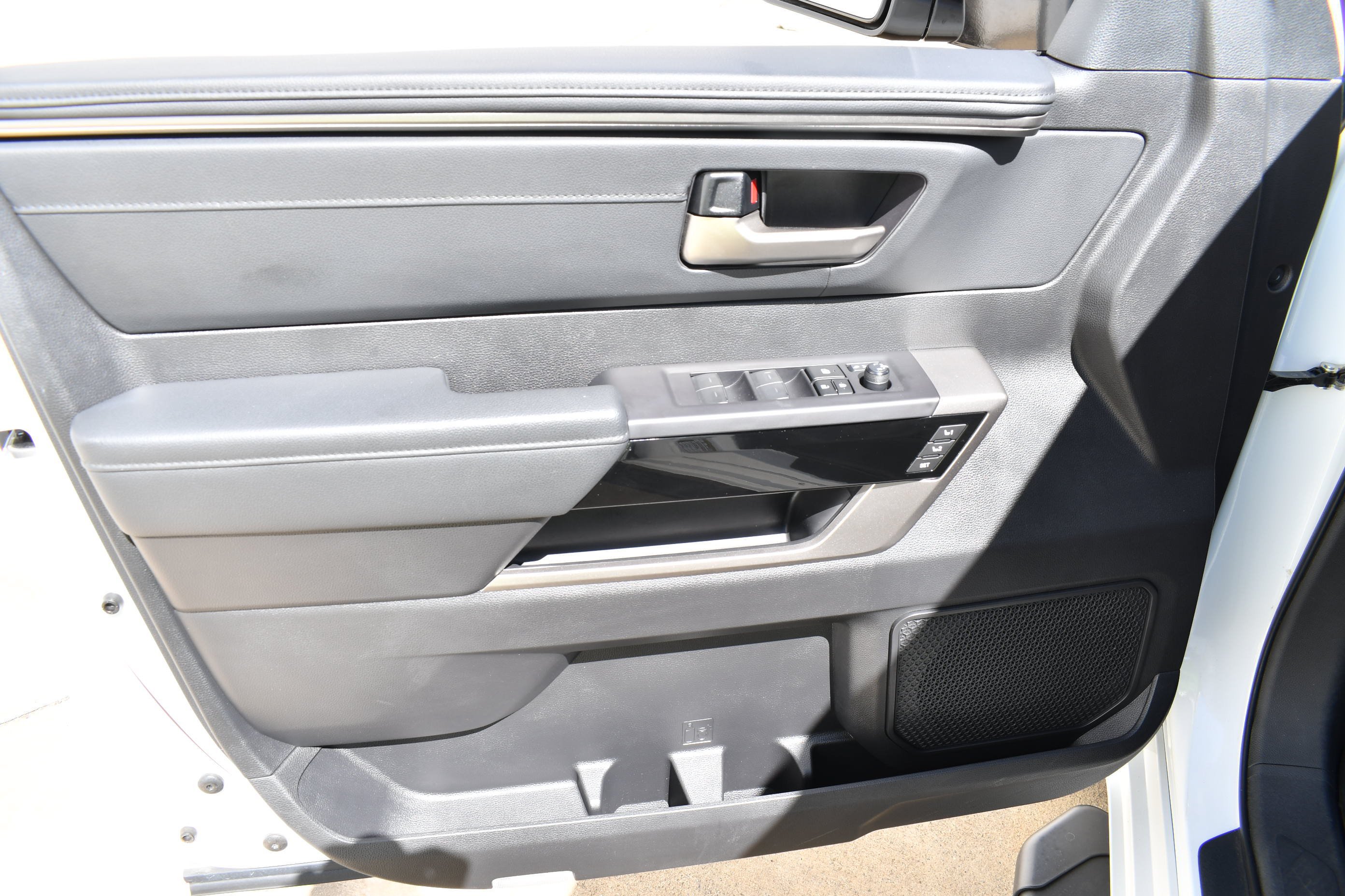 Used 2023  Toyota Limited image 12