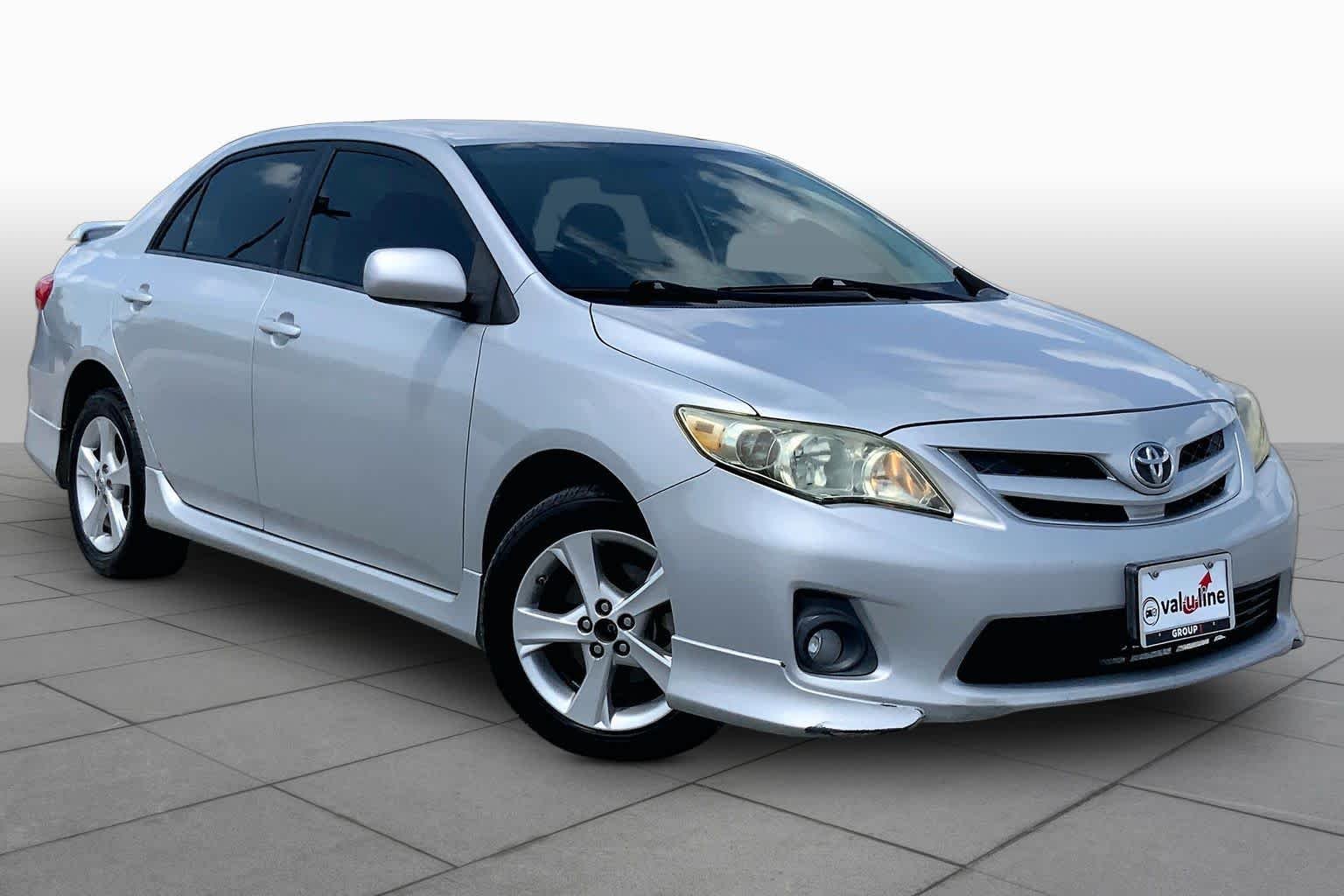 Used 2013 Classic Silver Metallic Toyota S image 3