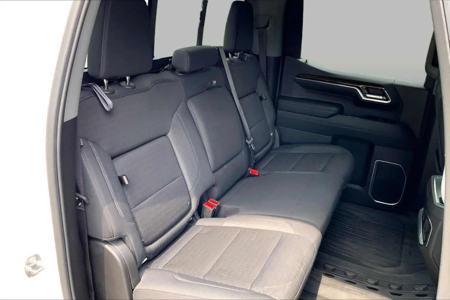 Used 2024 Summit White GMC Elevation image 20