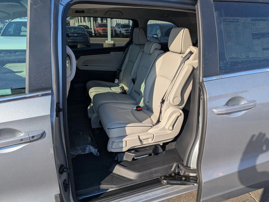 2026 Honda Odyssey Touring - Photo 12