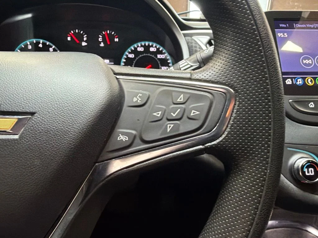 Used 2024 Summit White Chevrolet LT image 18