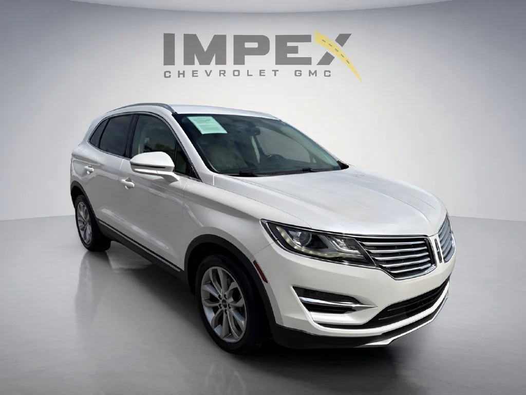 Used 2015 White Lincoln Base image 7