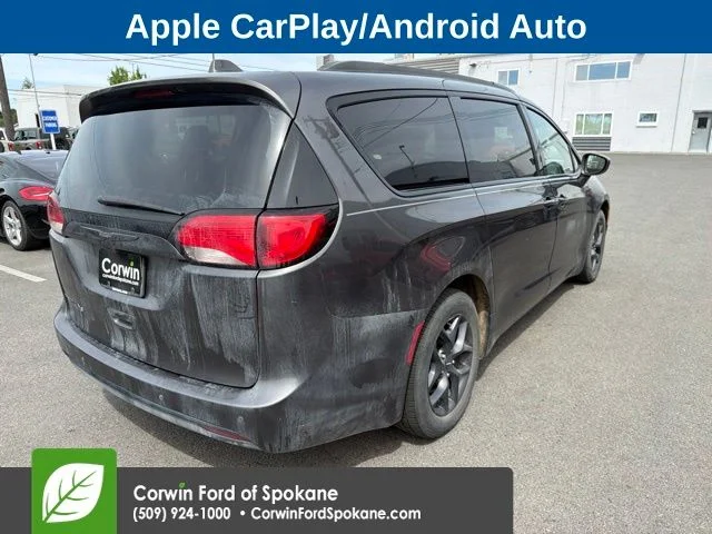 Used 2018 Gray Chrysler Touring L image 7