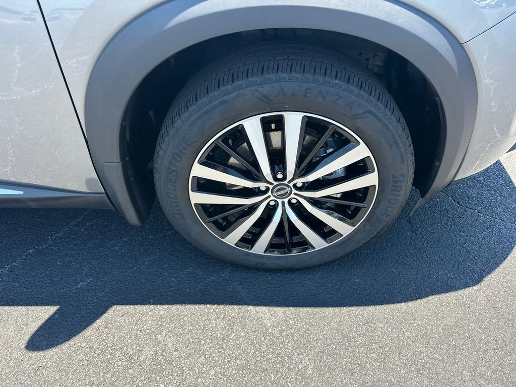 Used 2024 Gray Nissan Platinum image 12