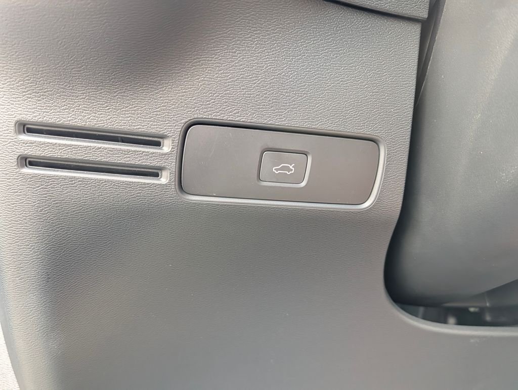 2023 Volvo C40 Ultimate - Photo 32