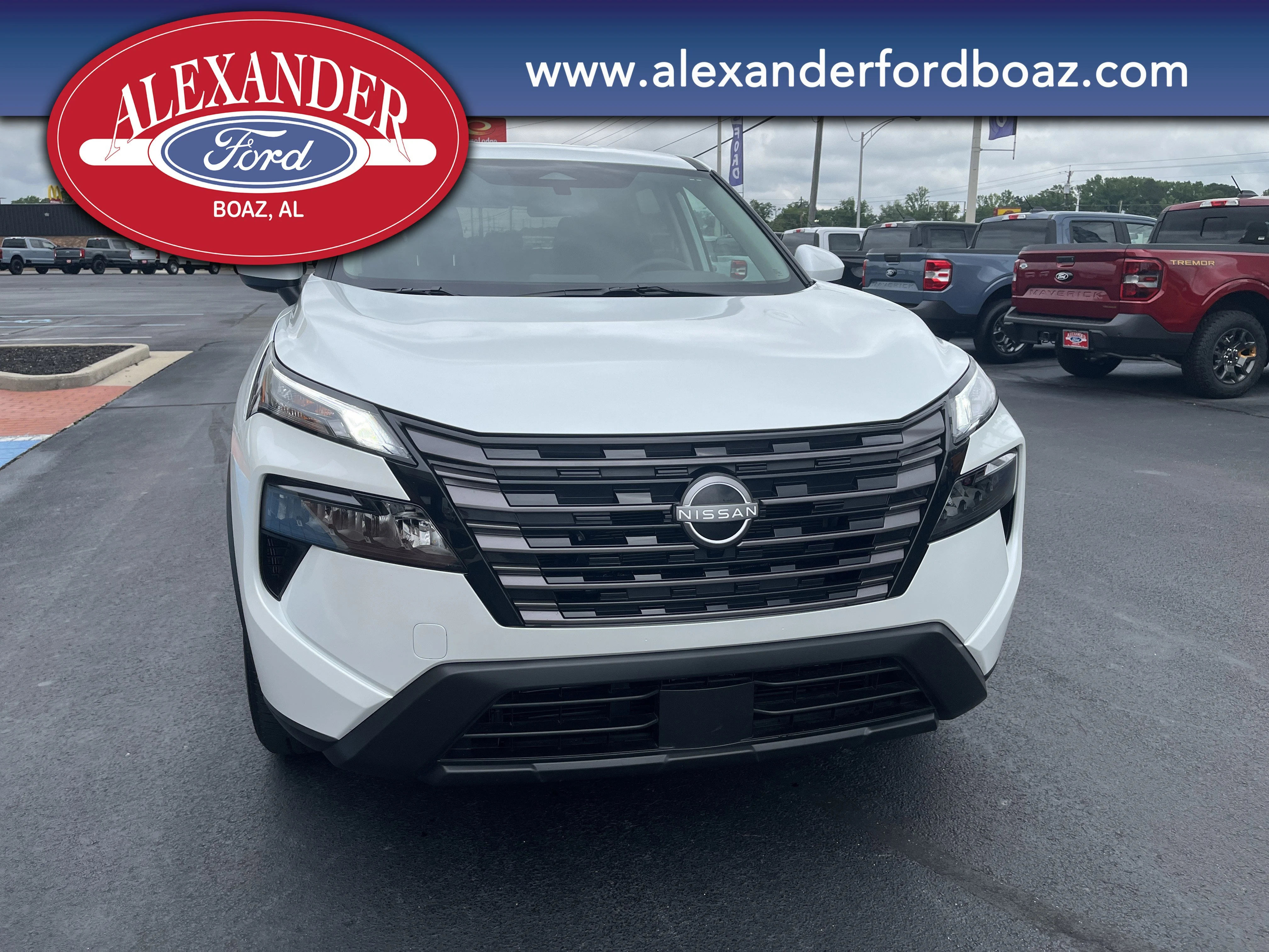 Used 2026 Everest White P Nissan SV image 5