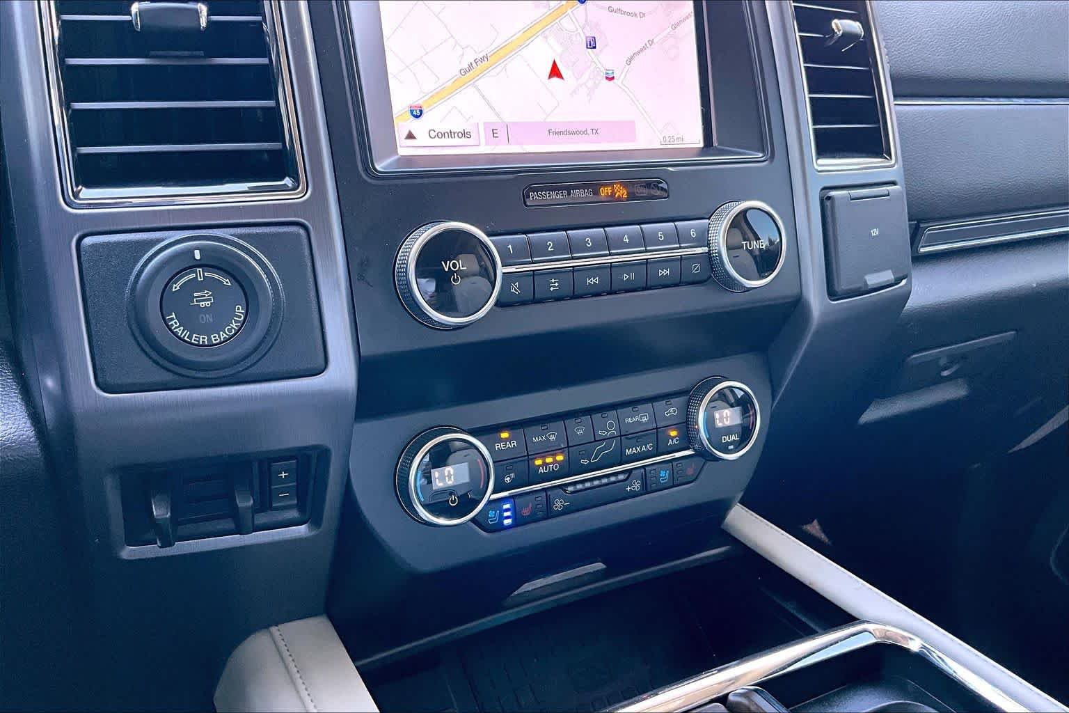 Used 2019 White Platinum Metallic Tri-Coat Ford Platinum image 34