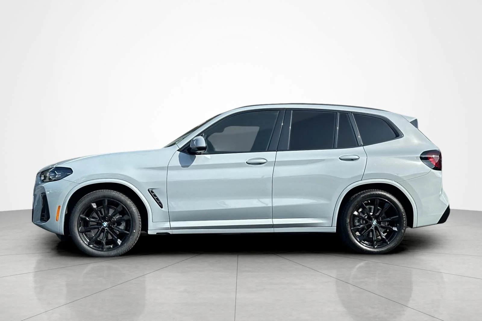 Used 2023 Brooklyn Grey Metallic BMW xDrive30i image 2