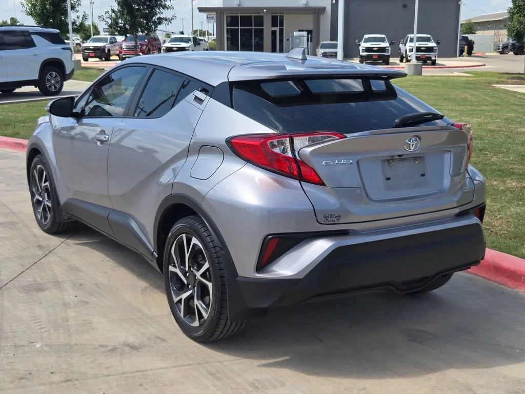 Used 2019 Silver Toyota XLE image 4