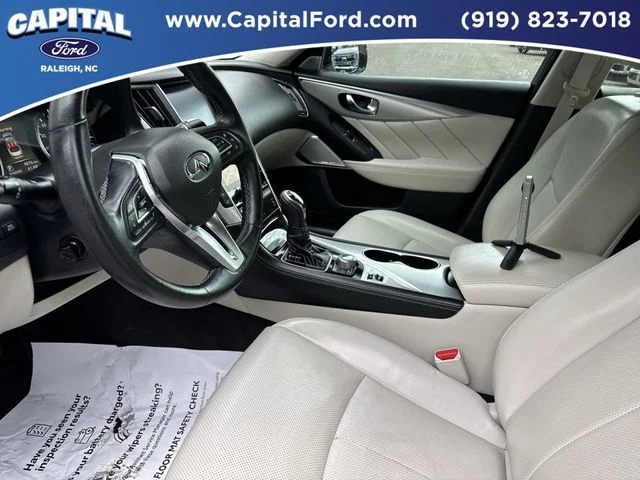 Used 2023 White INFINITI LUXE image 19