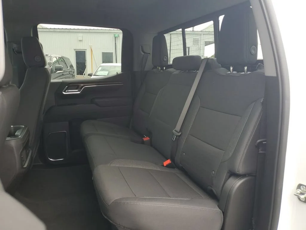New 2026 Summit White Chevrolet LT image 31