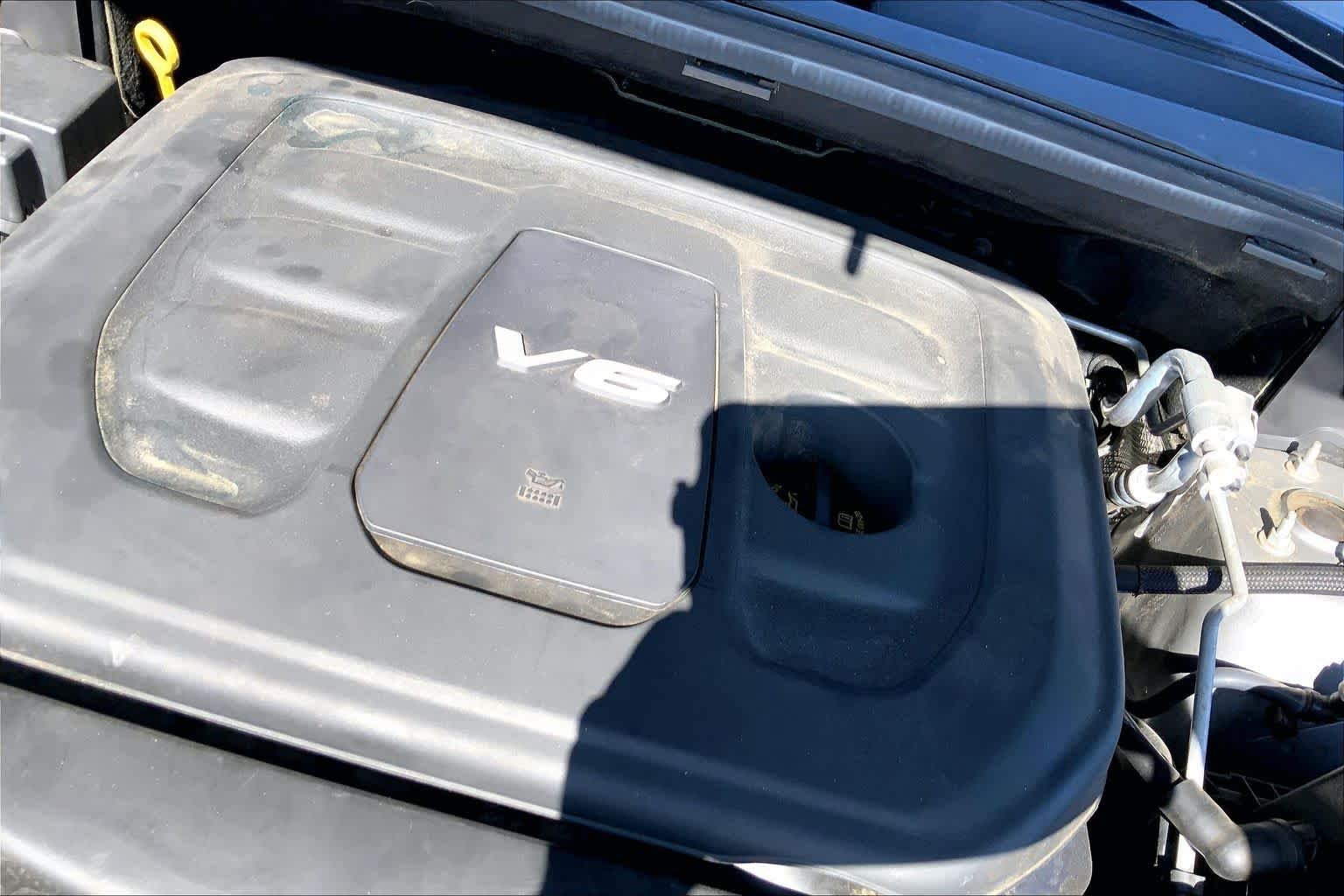 Used 2019 Billet Silver Metallic Clear Coat Jeep Limited image 33