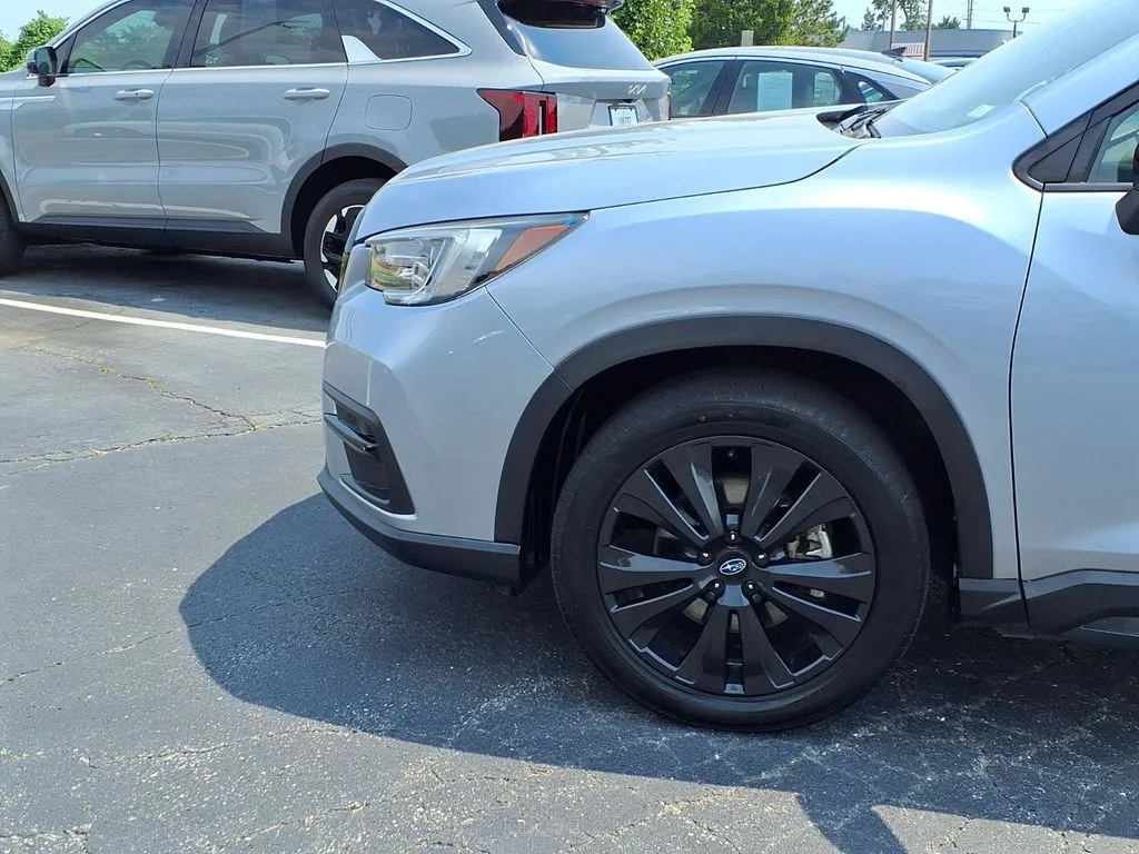 Used 2022 Ice Silver Metallic Subaru Onyx Edition image 21