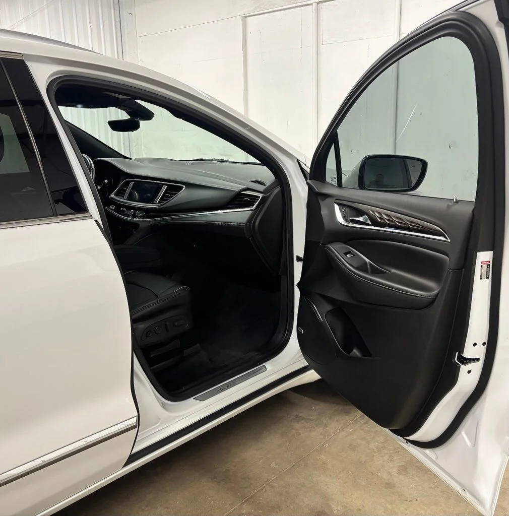 Used 2022 White Buick Avenir image 17
