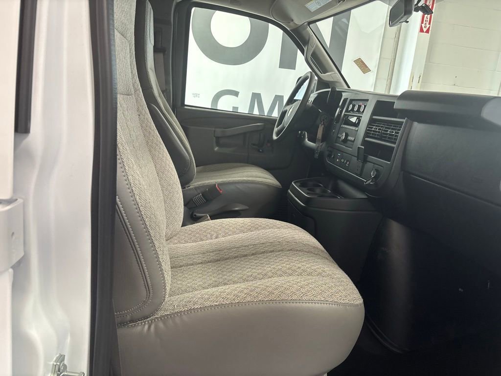 2025 Chevrolet Express Cargo Work Van - Photo 35