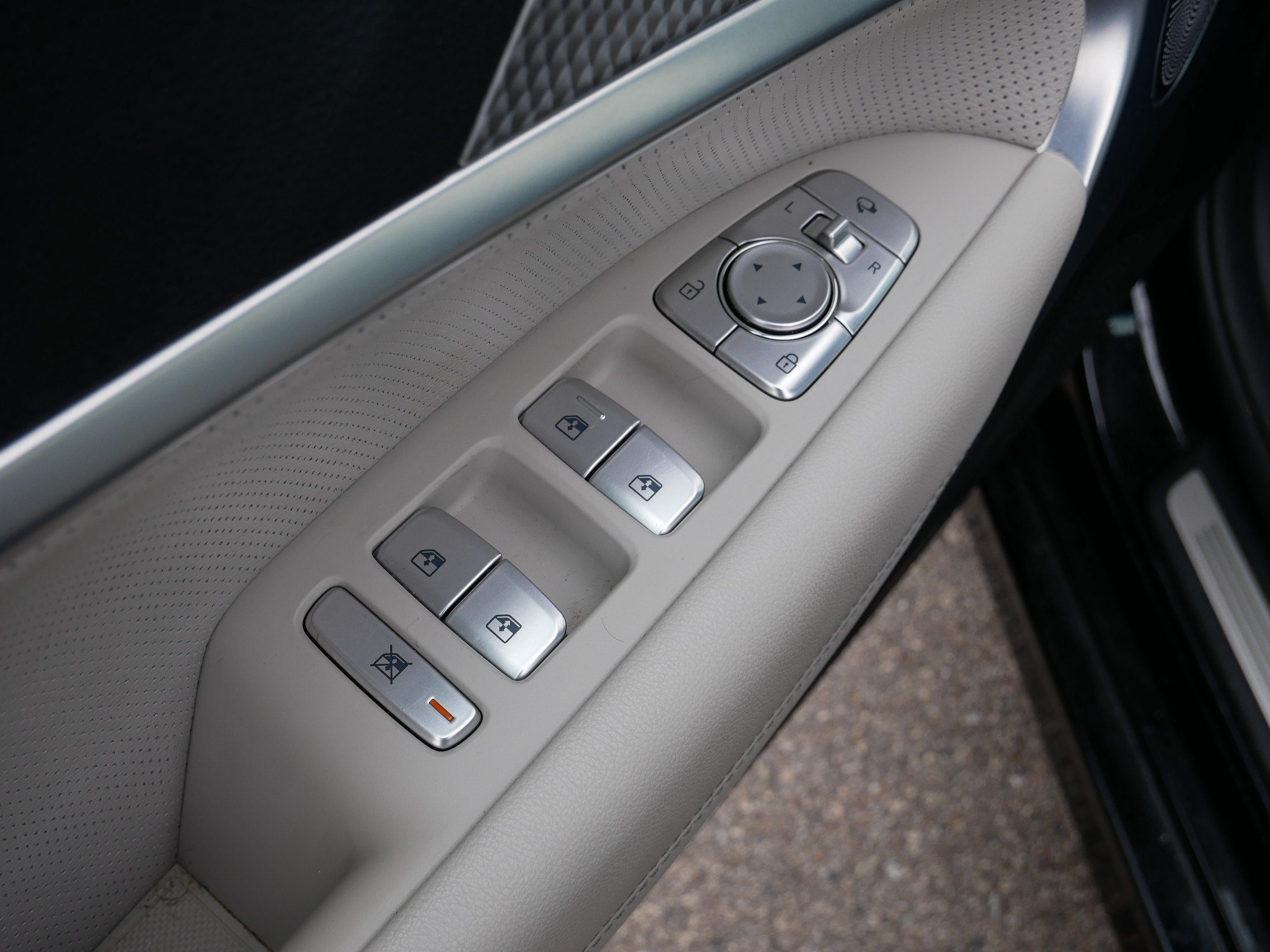 2023 GENESIS G70 Standard - Photo 19