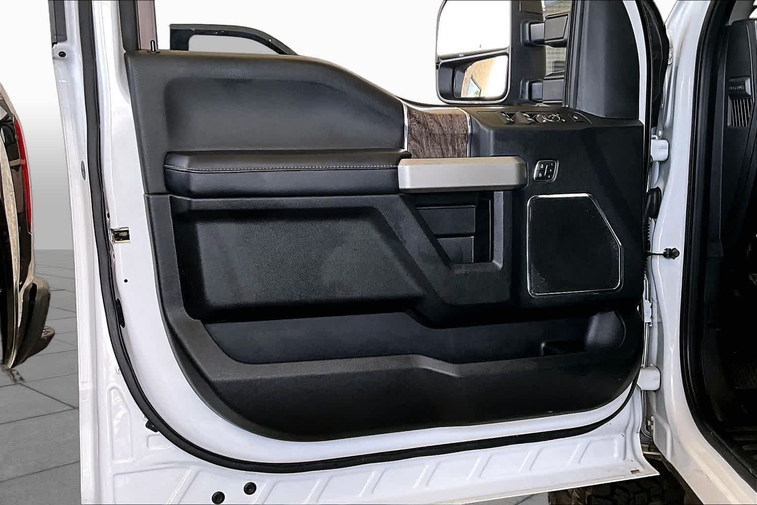 Used 2019 Oxford White Ford LARIAT image 21
