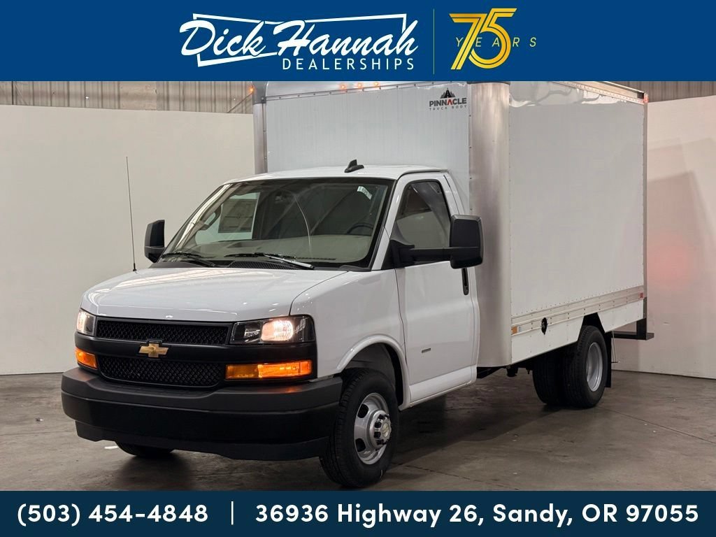 2025 Chevrolet Express Cutaway Base