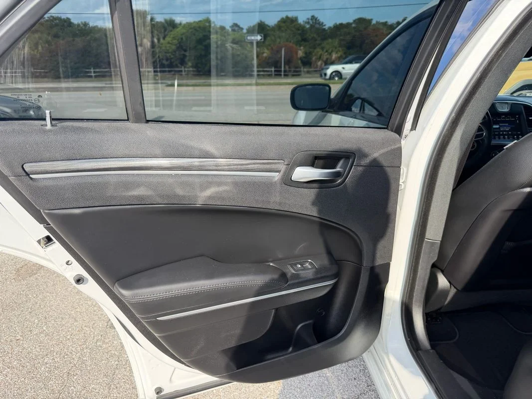 Used 2019  Chrysler Touring image 22